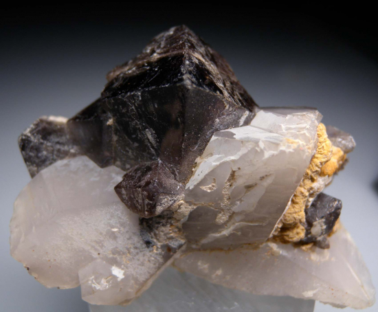 Scheelite from Tae Hwa Mine, Chungju City, North Chungcheong Province, South Korea [db_pics/pics/p688a.jpg]