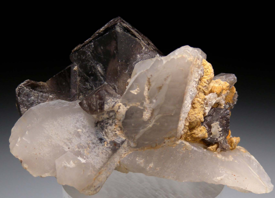Scheelite from Tae Hwa Mine, Chungju City, North Chungcheong Province, South Korea [db_pics/pics/p688b.jpg]