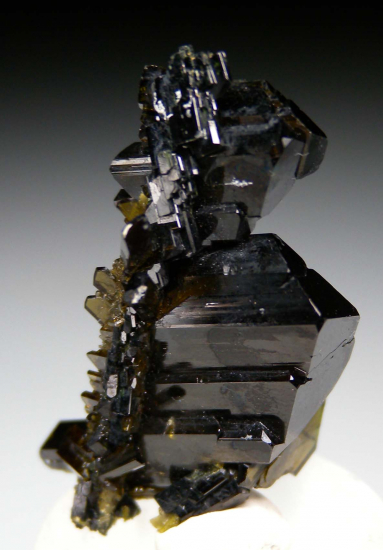 Epidote from Tormiq Valley, Skardu, Pakistan [db_pics/pics/p689a.jpg]