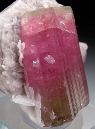 Tourmaline on Feldspar from Himalaya Mine, Mesa Grande, San Diego Co., California, USA [db_pics/pics/p741b.jpg]