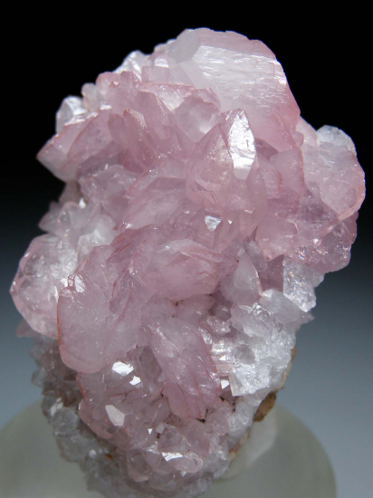 Datolite (pink!) from Wessels Mine, Hotazel, Northern Cape Prov., South Africa [db_pics/pics/p758b.jpg]