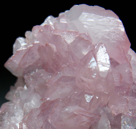 Datolite (pink!) from Wessels Mine, Hotazel, Northern Cape Prov., South Africa [db_pics/pics/p758c.jpg]