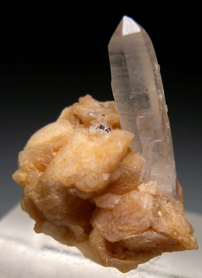 Quartz on Svanbergite from Champion Mine, Mono Co., California, USA [db_pics/pics/p761c.jpg]