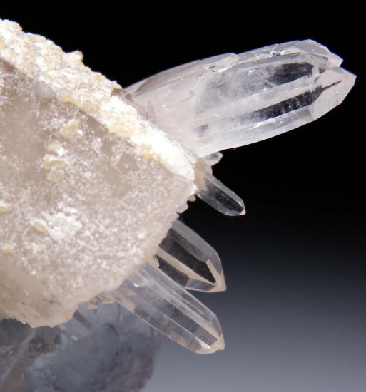 Fluorite on Quartz from Yaogangxian Mine, Hunan, China [db_pics/pics/p828d.jpg]