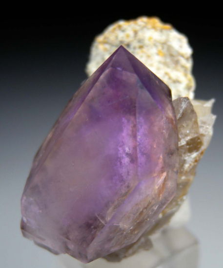 Amethyst from Mono Lake area, Mono Co., California, USA [db_pics/pics/p836c.jpg]