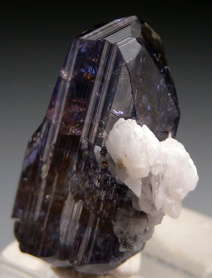 Calcite on Tanzanite (DT) from Merelani Hills, Arusha, Tanzania [db_pics/pics/p841b.jpg]