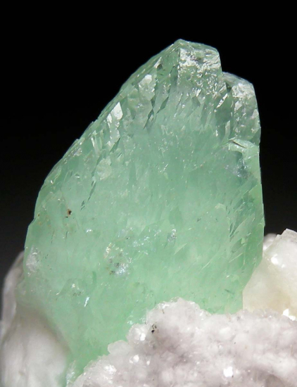 Apophyllite from Khadakvasla, Poona Dist., India [db_pics/pics/p877c.jpg]
