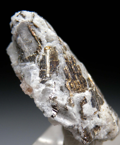 Calaverite from Cripple Creek, Teller Co., Colorado, USA [db_pics/pics/p926b.jpg]