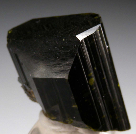 Epidote with Hematite from Green Monster Mountain, Prince of Wales Island, Alaska, USA [db_pics/pics/p938b.jpg]