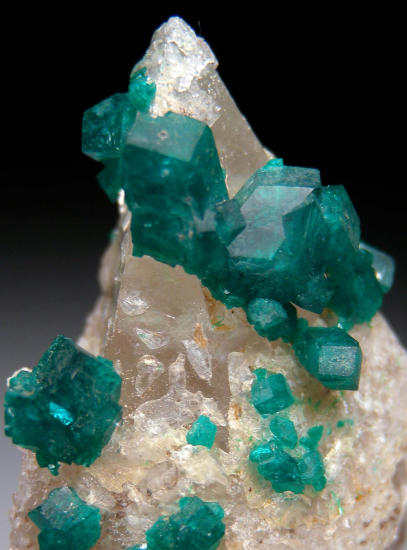 Dioptase on Calcite from Altyn-Tyube, Karagandy Province, Kazakhstan [db_pics/pics/p962b.jpg]
