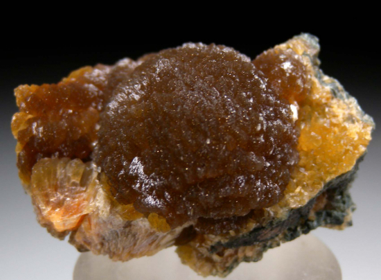 Stilbite from Cornwall Mines, Cornwall Borough, Lebanon County, Pennsylvania, USA [db_pics/pics/p967a.jpg]