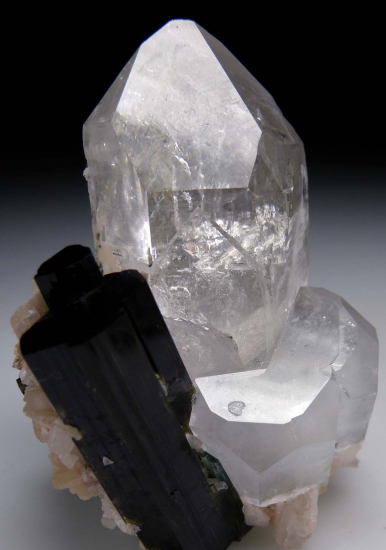 Elbaite, Aquamarine, Quartz from Nuristan, Afghanistan [db_pics/pics/p974c.jpg]