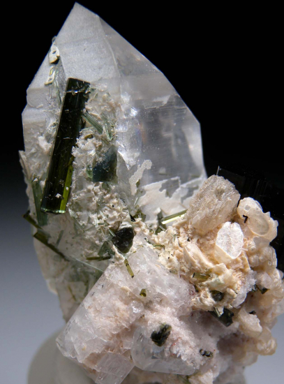 Elbaite, Aquamarine, Quartz from Nuristan, Afghanistan [db_pics/pics/p974d.jpg]