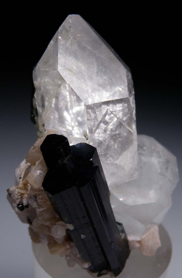 Elbaite, Aquamarine, Quartz from Nuristan, Afghanistan [db_pics/pics/p974e.jpg]