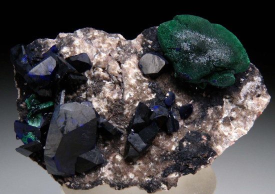 Azurite, Malachite after Azurite from Ajo, Pima Co., Arizona, USA [db_pics/pics/p977a.jpg]