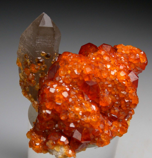 Spessartine with Quartz from Tongbei, Fujian Prov., China [db_pics/pics/p981b.jpg]