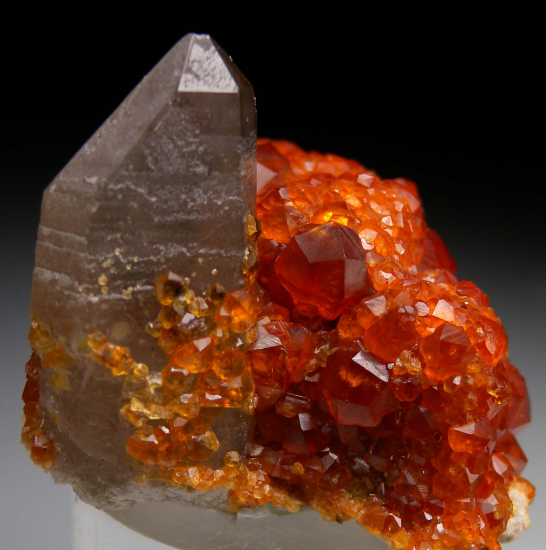 Spessartine with Quartz from Tongbei, Fujian Prov., China [db_pics/pics/p981d.jpg]