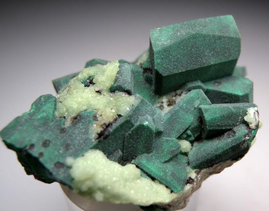 Cuprian Smithsonite, Malachite after Azurite from Tsumeb, Namibia [db_pics/pics/r100b.jpg]