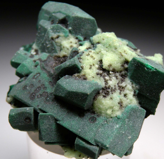 Cuprian Smithsonite, Malachite after Azurite from Tsumeb, Namibia [db_pics/pics/r100c.jpg]