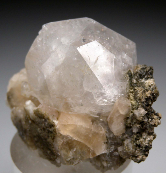 Analcime from Ljosa Quarry, Faroe Islands, Denmark [db_pics/pics/r101a.jpg]