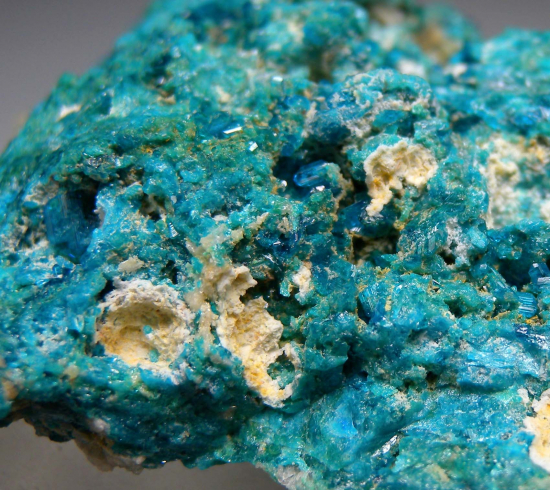 Caledonite from Tiger, Pinal Co., Arizona, USA [db_pics/pics/r102d.jpg]