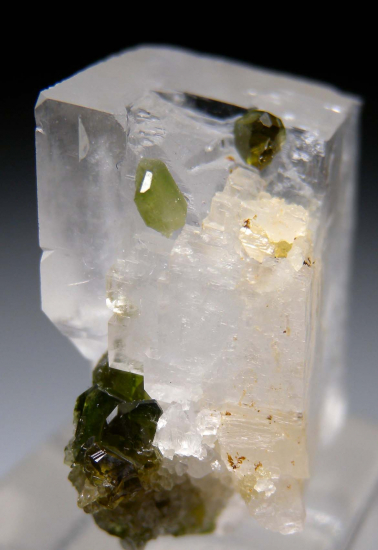 Magnesite with Uvite from Brumado Mine, Bahia, Brazil [db_pics/pics/r109b.jpg]