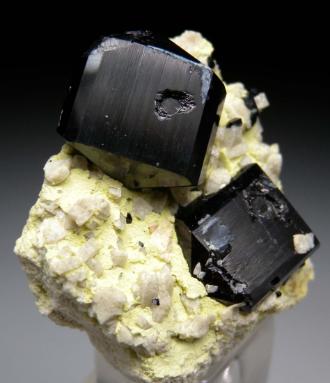 Schorl from Erongo Mtns., Namibia [db_pics/pics/r112a.jpg]