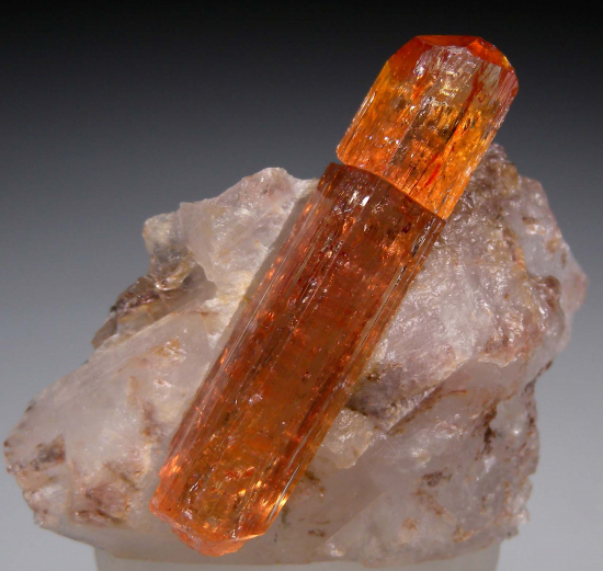 Topaz on Quartz (R) from Ouro Preto, Minas Gerais, Brazil [db_pics/pics/r114a.jpg]