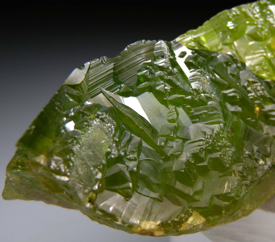 Titanite (Sphene) from Capelinha, Minas Gerais, Brazil [db_pics/pics/r134c.jpg]