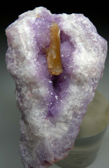 Stilbite in Amethyst from Cape Blomidon, Kings Co., Nova Scotia, Canada [db_pics/pics/r135a.jpg]