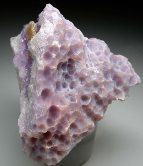 Stilbite in Amethyst from Cape Blomidon, Kings Co., Nova Scotia, Canada [db_pics/pics/r135b.jpg]