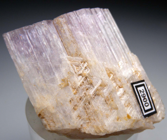 Hambergite from Rangkul, Pamir Mtns., Tajikistan [db_pics/pics/r136c.jpg]