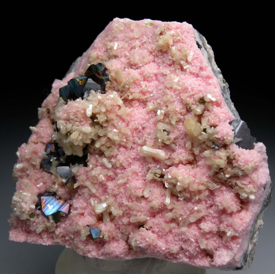 Rhodochrosite with Stilbite, Sphalerite, Chalcopyrite from Davidkovo, Bulgaria [db_pics/pics/r141a.jpg]