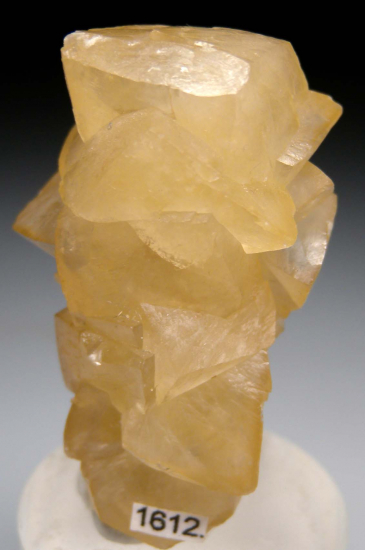 Calcite from Newport Quarry, Newport, Monroe County, Michigan, USA [db_pics/pics/r147b.jpg]
