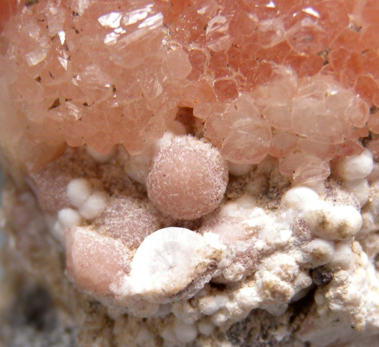 Olmiite from N'Chwanning Mine, Kuruman, South Africa [db_pics/pics/r148d.jpg]