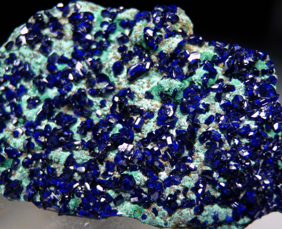 Azurite, Chlorargyrite on Malachite from Broken Hill, New South Wales, Australia [db_pics/pics/r150b.jpg]