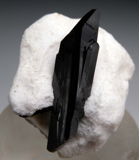 Neptunite (DT) from Gem Mine, San Benito Co., California, USA [db_pics/pics/r170a.jpg]