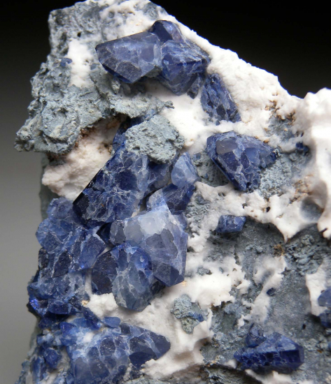 Benitoite from Gem Mine, San Benito Co., California, USA [db_pics/pics/r172d.jpg]