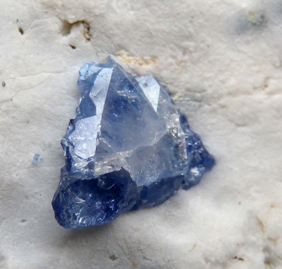Benitoite from Gem Mine, San Benito Co., California, USA [db_pics/pics/r175c.jpg]