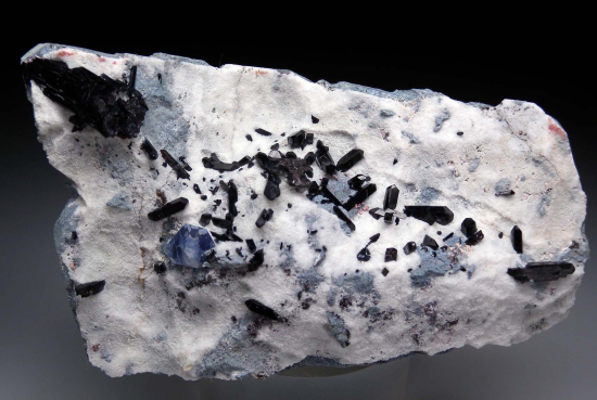 Benitoite, Neptunite from Gem Mine, San Benito Co., California, USA [db_pics/pics/r177a.jpg]