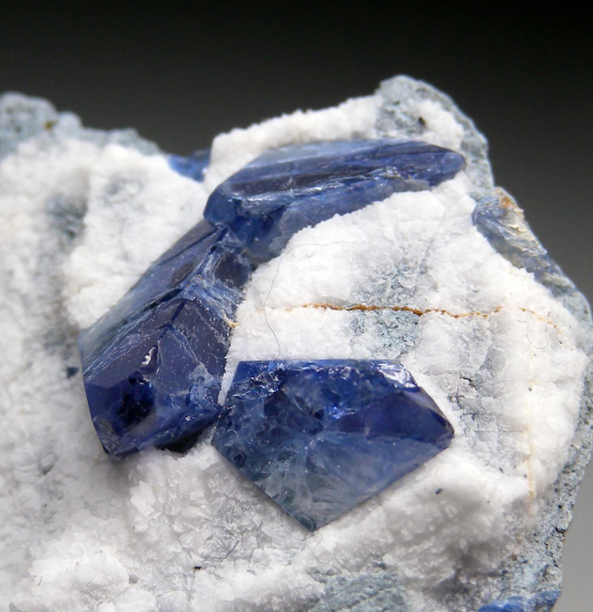 Benitoite from Gem Mine, San Benito Co., California, USA [db_pics/pics/r179b.jpg]