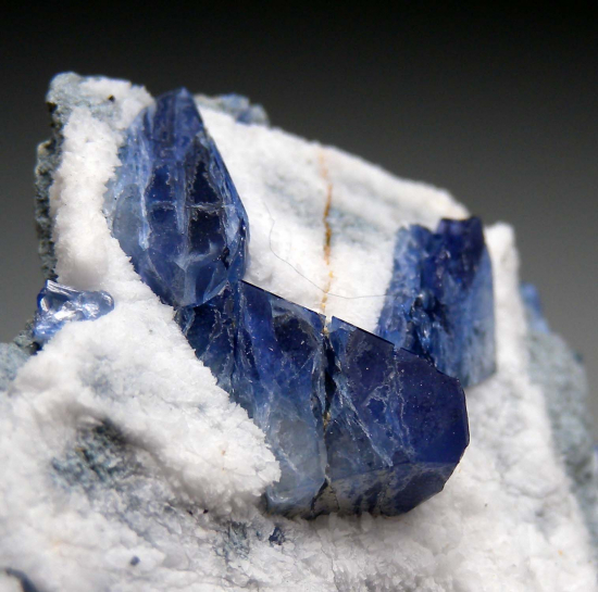 Benitoite from Gem Mine, San Benito Co., California, USA [db_pics/pics/r179c.jpg]