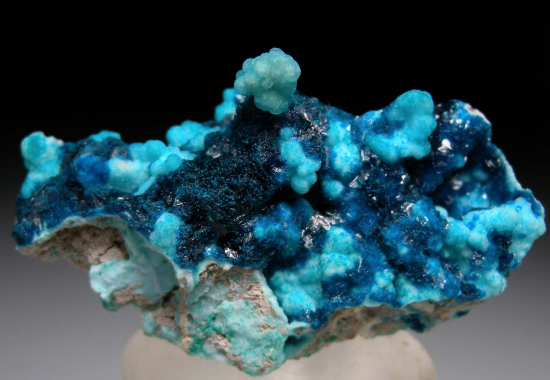 Veszelyite on Hemimorphite from Palabanda quarries, Mfouati, Bouenza Department, Republic of the Congo [db_pics/pics/r191a.jpg]