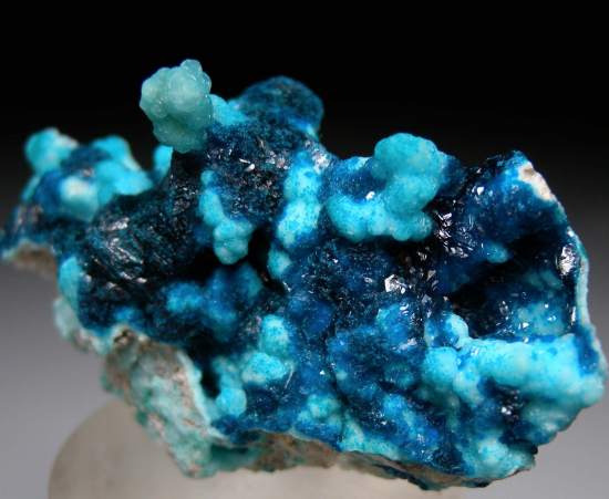 Veszelyite on Hemimorphite from Palabanda quarries, Mfouati, Bouenza Department, Republic of the Congo [db_pics/pics/r191b.jpg]