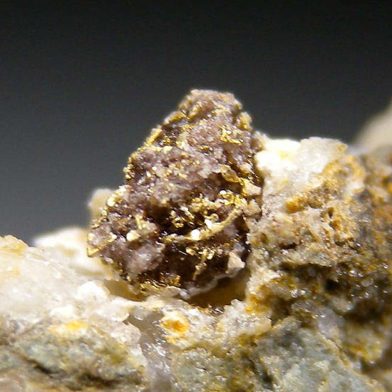 Gold from Harmanec gold deposit, Harmanec, Banska Bystrica Region, Slovakia [db_pics/pics/r205d.jpg]