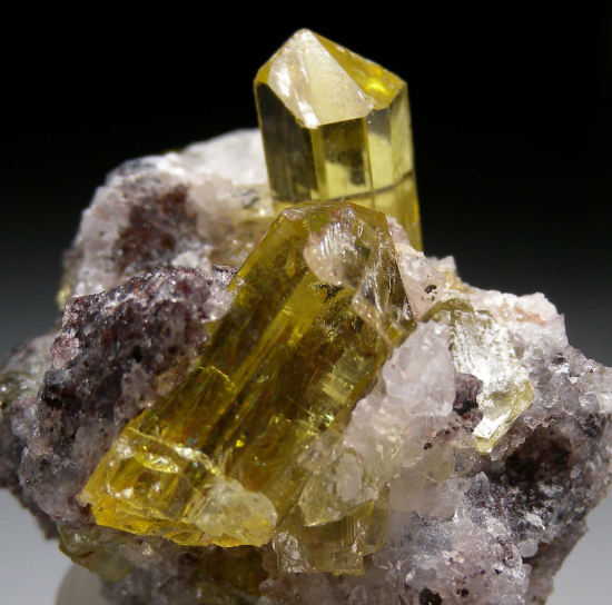 Apatite from Cerro Mercado, Durango, Mexico [db_pics/pics/r231b.jpg]