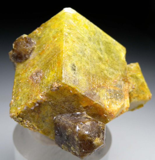 Vesuvianite on Grossular from Sierra de Cruces, Sierra Mojada Municipality, Coahuila, Mexico [db_pics/pics/r249d.jpg]