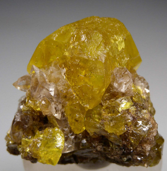 Sulfur with Calcite from Maybee Quarry, Monroe Co., Michigan, USA [db_pics/pics/r255a.jpg]