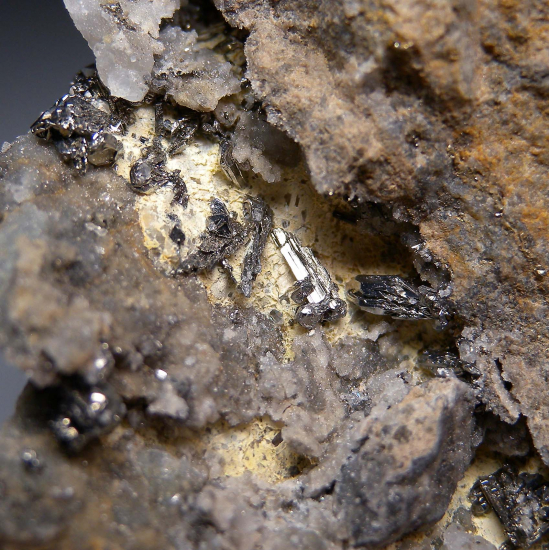 Tellurium from Emperor Mine, Viti Levu, Fiji [db_pics/pics/r310d.jpg]