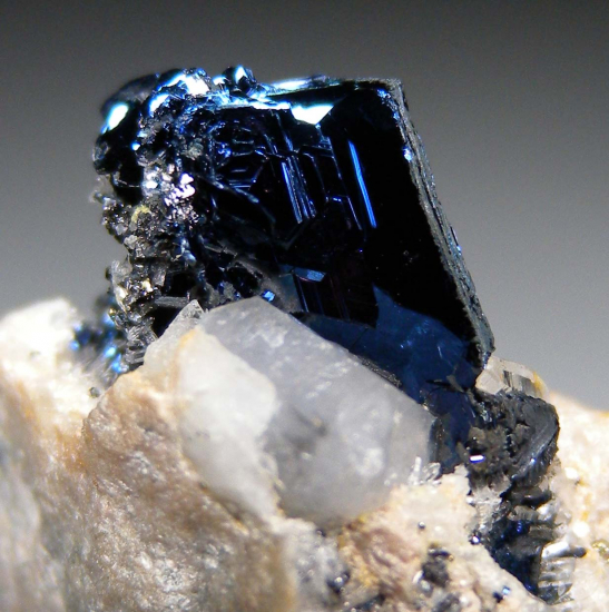 Covellite with Quartz from Butte, Silver Bow Co., Montana, USA [db_pics/pics/r326c.jpg]